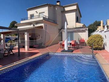 House 5 Bedrooms in Santa Tecla