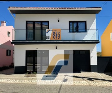 Moradia T4+1, como nova, com garagem, casa para má