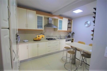 House 3 Bedrooms in Pedrouços