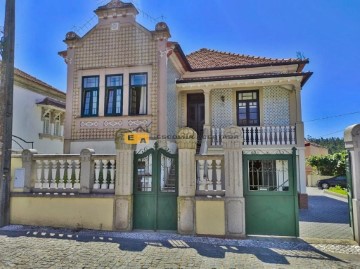 House 4 Bedrooms in São João de Loure e Frossos