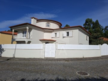 House 4 Bedrooms in Esposende, Marinhas e Gandra