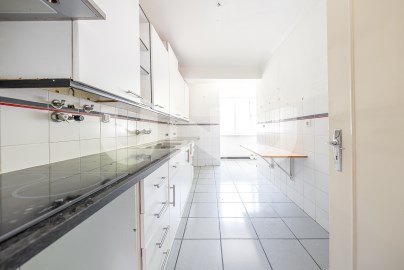 Apartamento 3 Quartos em Carcavelos e Parede