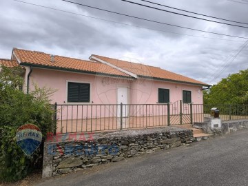 Maison 2 Chambres à Folhadela