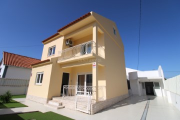 House 3 Bedrooms in Quinta do Conde