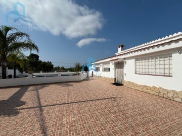 House 3 Bedrooms in Mas de Blanc