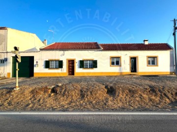 House 4 Bedrooms in Figueira dos Cavaleiros