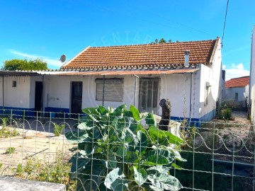 House 3 Bedrooms in Carvalhal