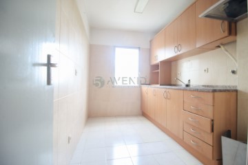Apartment 3 Bedrooms in Marvila