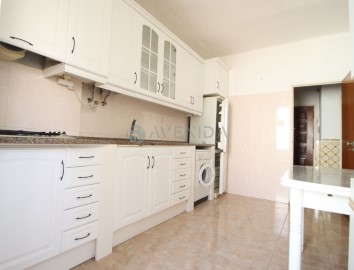 Apartment 3 Bedrooms in Alto do Seixalinho, Santo André e Verderena