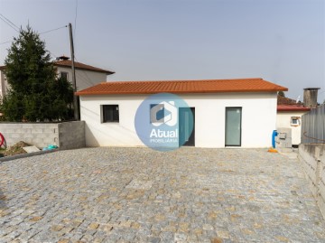 House 2 Bedrooms in Sendim