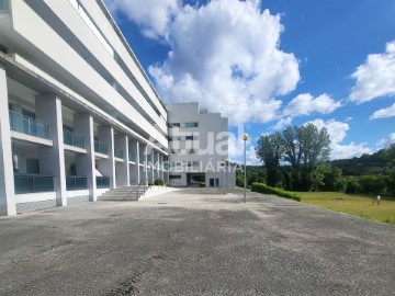 Bâtiment industriel / entrepôt à Candoso São Tiago e Mascotelos