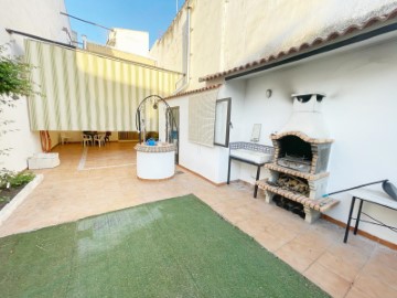 House 4 Bedrooms in Andújar