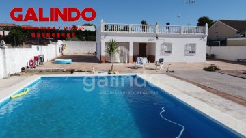 House 3 Bedrooms in Arahal