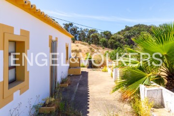 Typical property for sale in the hills of Tavira