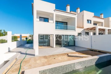1. Modern villa with pool in Faro (pool side facad