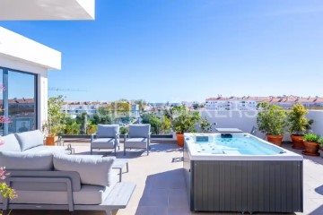 1. Luxury 3-Bed Penthouse (rooftop terrace with ja