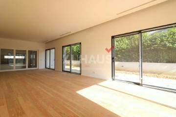 House 4 Bedrooms Aveiro | Living room