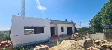 House 4 Bedrooms in Leiria, Pousos, Barreira e Cortes