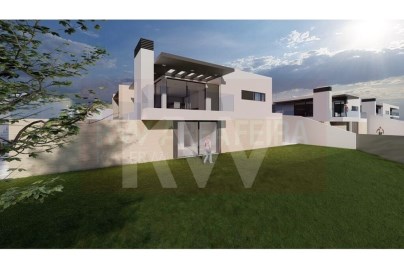 House 4 Bedrooms in São Felix da Marinha