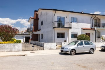 House 3 Bedrooms in Moreira