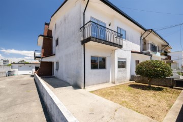 House 3 Bedrooms in Moreira