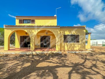 3 Bed Villa With Project Near The Village For Sale