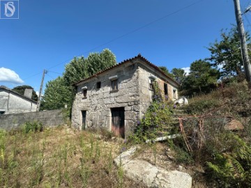 Moradia 2 Quartos em Santa Cruz de Lima