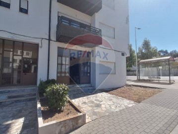 Commercial premises in Sé, Santa Maria e Meixedo
