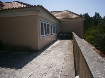 House 6 Bedrooms in Queluz e Belas