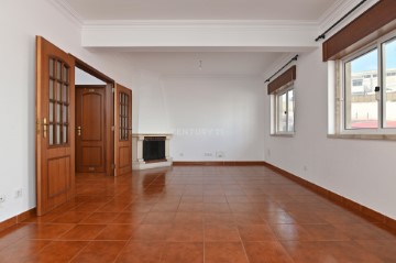 Apartment 3 Bedrooms in Barcarena