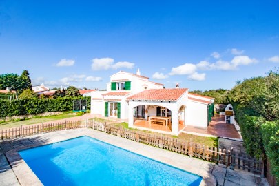 Villa con piscina privada y jardín en Menorca