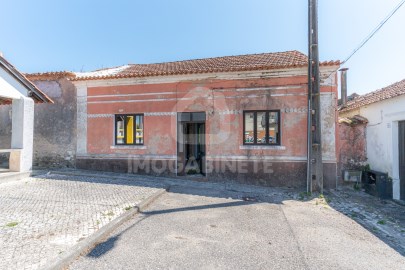 Moradia 2 Quartos em Alqueidão