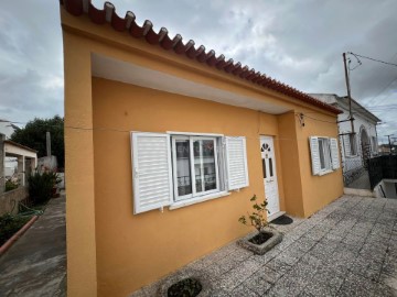 House 2 Bedrooms in Ermidas-Sado