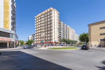 Piso 4 Habitaciones en União das Freguesias de Setúbal