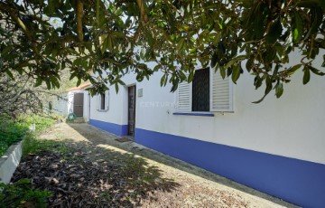 House 3 Bedrooms in São Teotónio