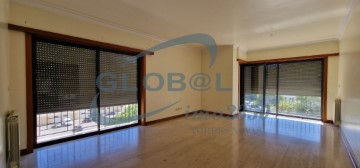 Apartment 4 Bedrooms in Cidade de Santarém