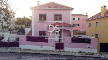 House 4 Bedrooms in Ericeira