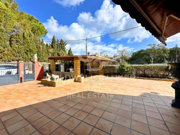 House 3 Bedrooms in Garriguella