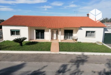 House 3 Bedrooms in Carriço