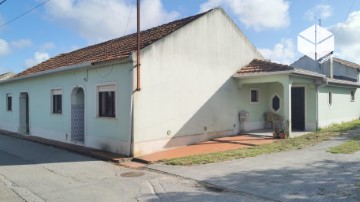 House 4 Bedrooms in Carriço