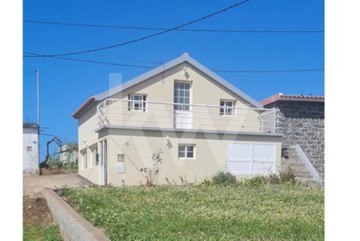 House 4 Bedrooms in Canhas