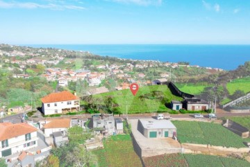 House 4 Bedrooms in São Jorge