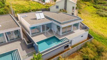 House 3 Bedrooms in Estreito da Calheta