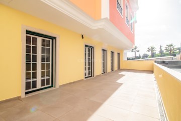 Apartment 3 Bedrooms in Águas Livres