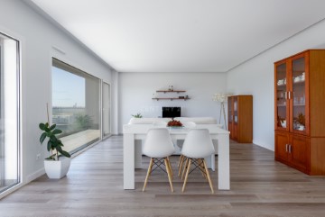 Apartment 3 Bedrooms in Santa Iria de Azoia, São João da Talha e Bobadela