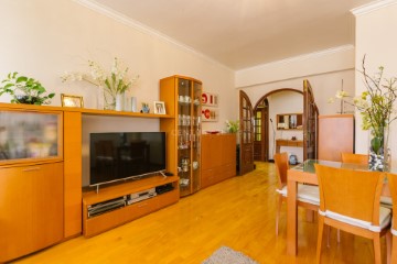 Apartment 3 Bedrooms in Ajuda