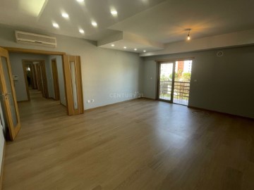 Apartment 3 Bedrooms in Odivelas