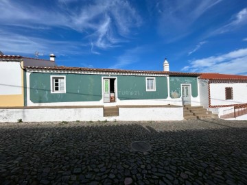 House 2 Bedrooms in Santo Agostinho e São João Baptista e Santo Amador