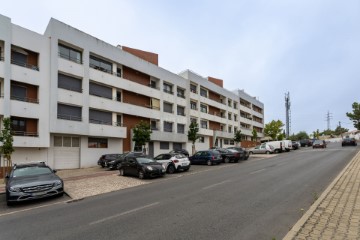 Apartment 2 Bedrooms in Charneca de Caparica e Sobreda