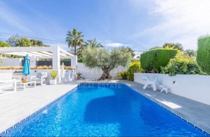 House 4 Bedrooms in Portichol - Balcón al Mar